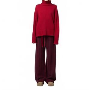 NEW GUEST IN RESIDENCE cozy turtleneck top in ruby